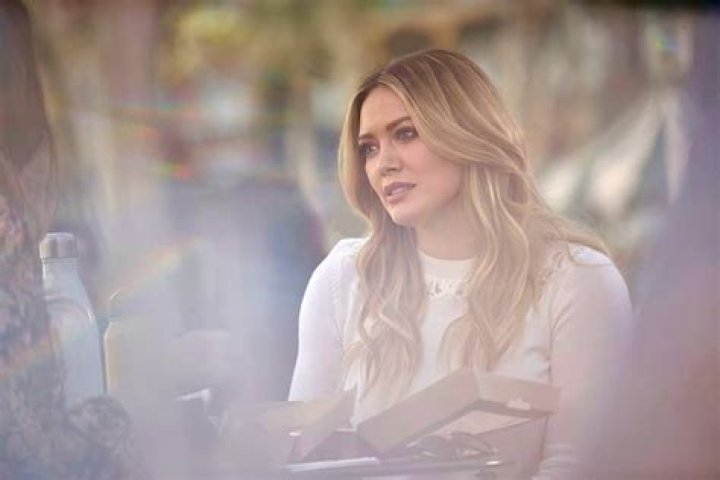Pictured: Hilary Duff as Kelsey of the series YOUNGER. Photo Cr: Nicole Rivelli/2021 ViacomCBS, Inc. All Rights Reserved.