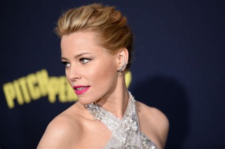 Pitch Perfect 2 Elizabeth Banks Singing
