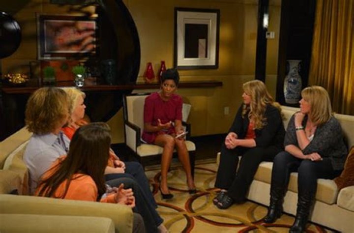 ‘Polygamist Marriage Therapy’ – Hollywood Life