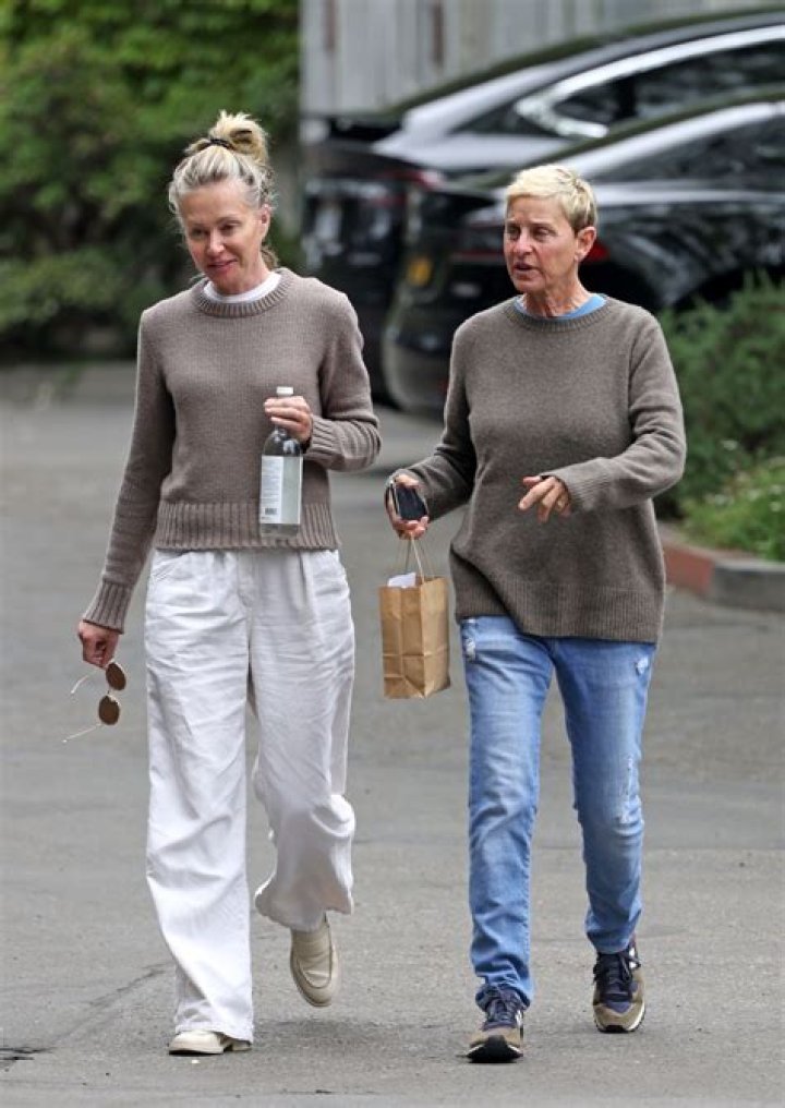 Portia de Rossi, Ellen DeGeneres Portia de Rossi and Ellen DeGeneres out and about, Los Angeles, USA - 16 Dec 2017 Portia de Rossi and Ellen DeGeneres walking full of happiness in the streets of Beverly Hills
