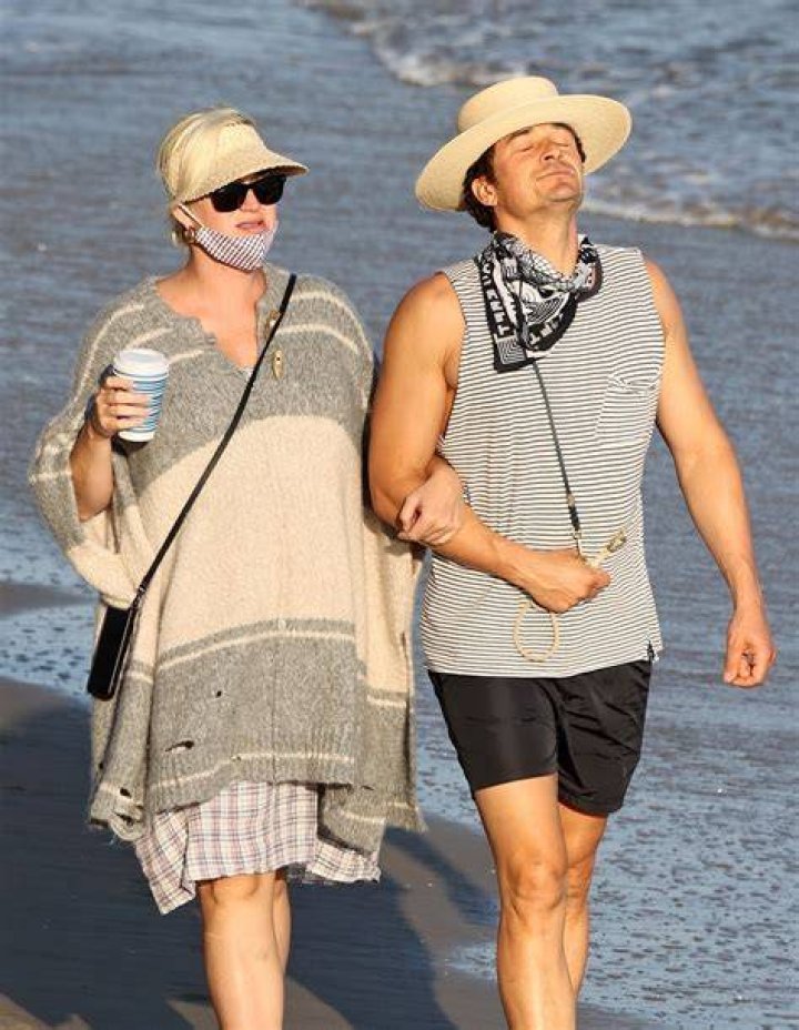 Pregnant Katy Perry Takes Her Bump Out With Orlando Bloom For Romantic Walk On Beach