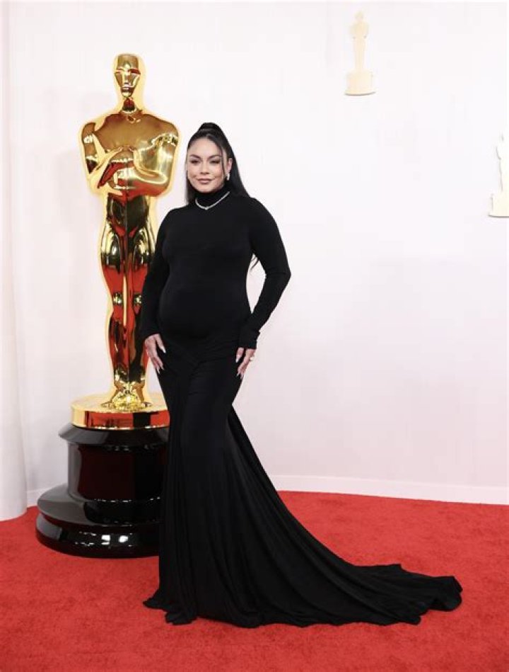 Pregnant Stars&rsquo; Red Carpet Looks In 3rd Trimester