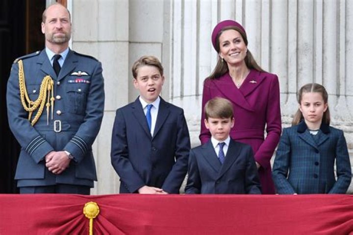 Prince William Sits With Louis, Charlotte, & George In Pre Father’s Day Pic