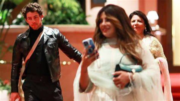 Priyanka Chopra Rocks White Dress For Diwali With Nick Jonas & Mom – Hollywood Life