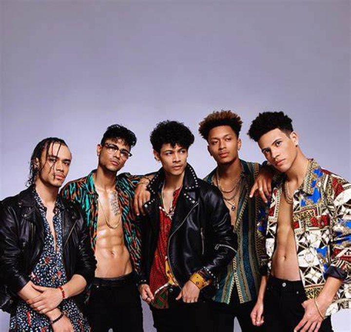 R&B Group B5 ‘Learned A Lot’ From Diddy After He Discovered Them Years Ago – Hollywood Life