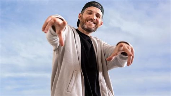 Rapper Talks ‘Positive’ Style & ‘Reverse Roast’ – Hollywood Life