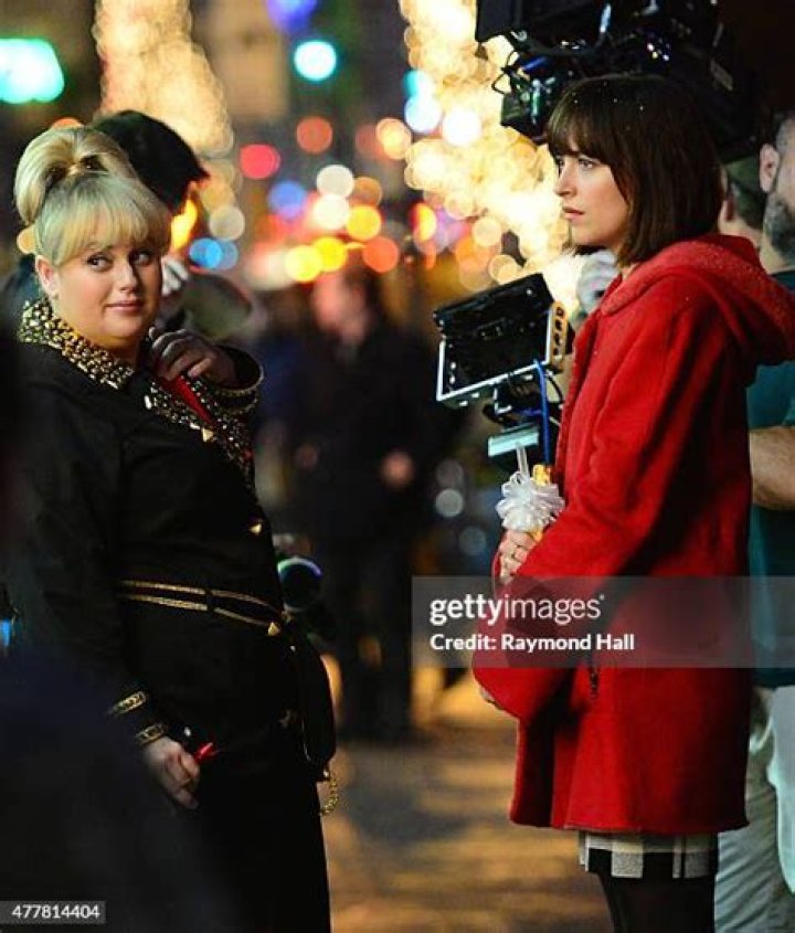 Rebel Wilson & Dakota Johnson Get Crazy – Hollywood Life