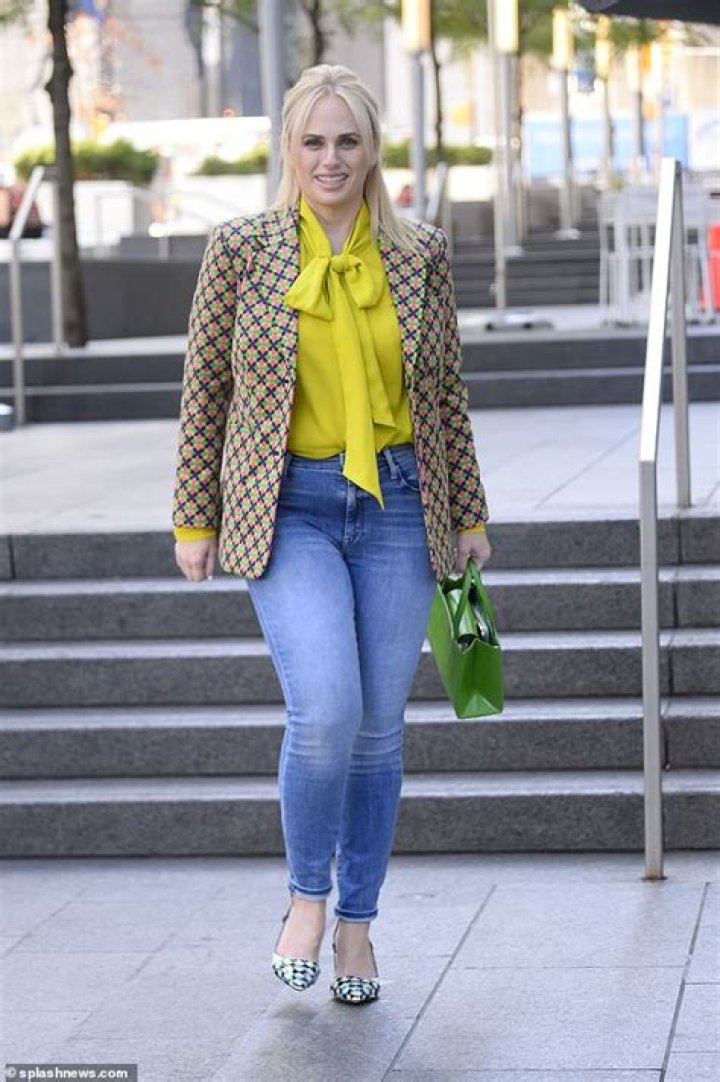 Rebel Wilson In Chic Blazer