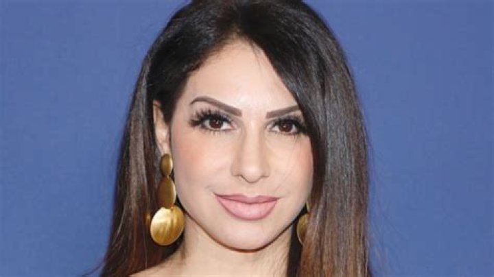 ‘RHONJ’s Jennifer Aydin Gets Chin Implant Removed After Nose Job – Hollywood Life
