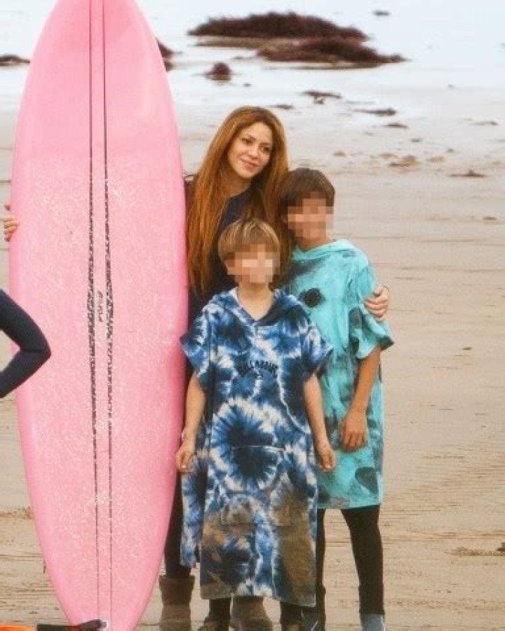 ** RIGHTS: NO TV ** Cantabria, SPAIN - *EXCLUSIVE* - *Not Available for Broadcast**Colombian Singer Shakira takes a break to go surfing AGAIN with a handsome surf coach in Cantabria, Spain. Shakira was accompanied by her children before heading to Miami after splitting from footballer Gerard Pique after 11 years. *Shot on NOV 26, 2022* Pictured: Shakira BACKGRID USA 30 NOVEMBER 2022 BYLINE MUST READ: Lagencia Press / BACKGRID USA: +1 310 798 9111 / UK: +44 208 344 2007 / *UK Clients - Pictures Containing Children Please Pixelate Face Prior To Publication*