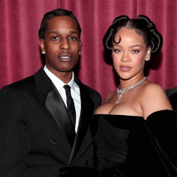 Rihanna & A$AP Rocky Brave NYC Winter For Bundled Up Walk In 1st Photos After Romance Buzz