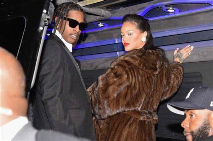 Rihanna & A$AP Rocky Get Ice Cream