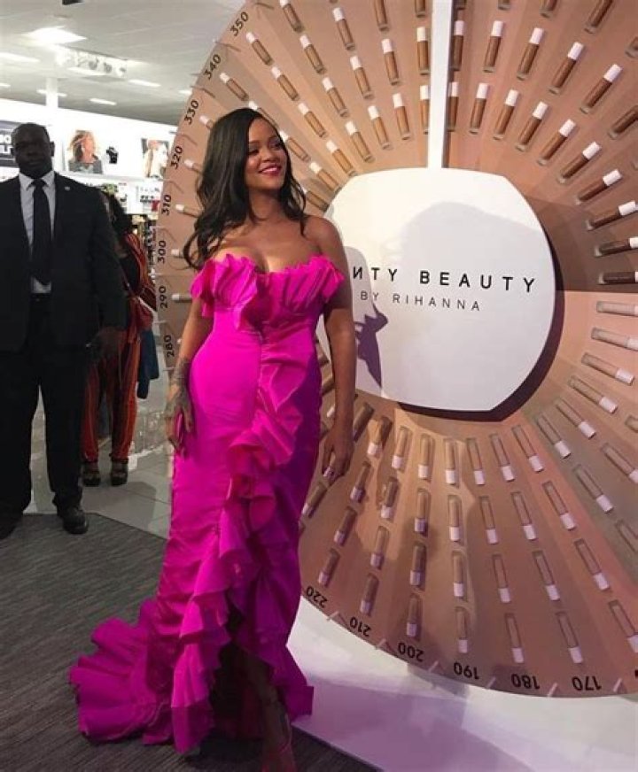 Rihanna Celebrates Fenty Beauty&rsquo;s Anniversary