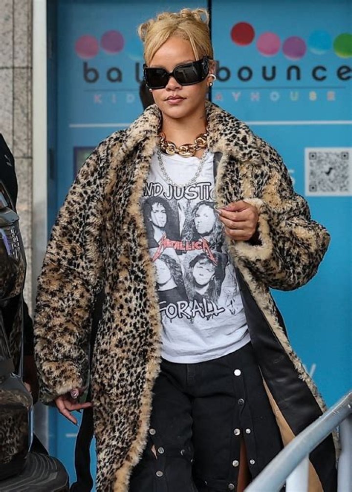 Rihanna Goes Super Chic