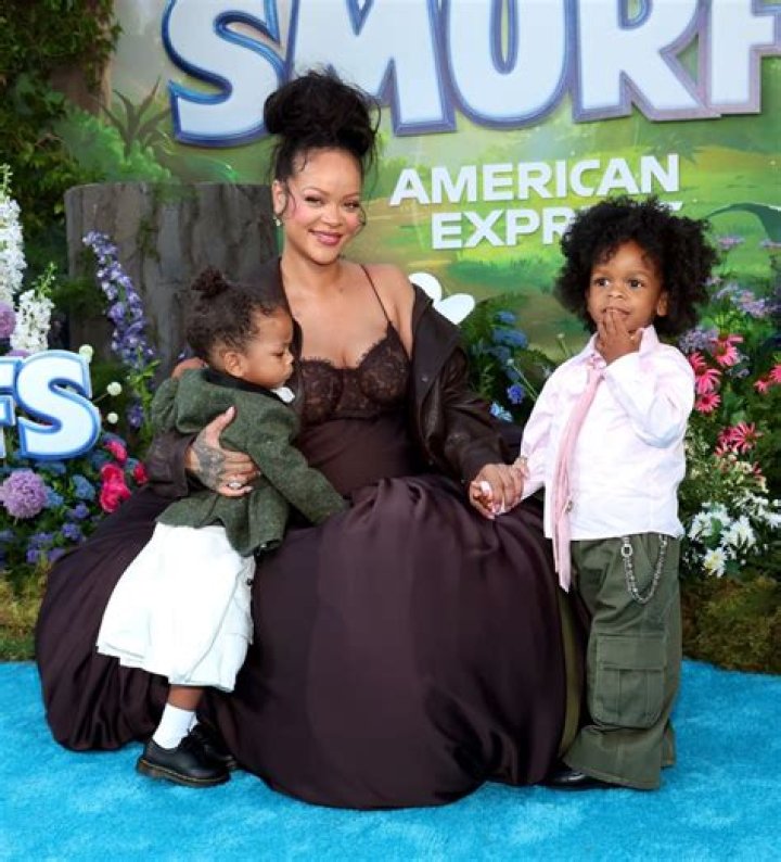 Rihanna & Kids — PICS