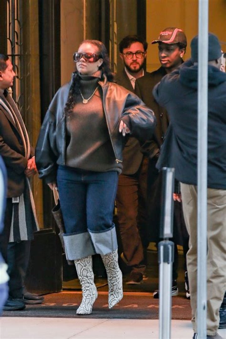 Rihanna Leaving Up & Down