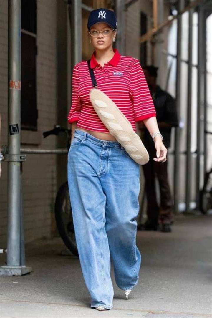 Rihanna On An NYC Shopping Trip