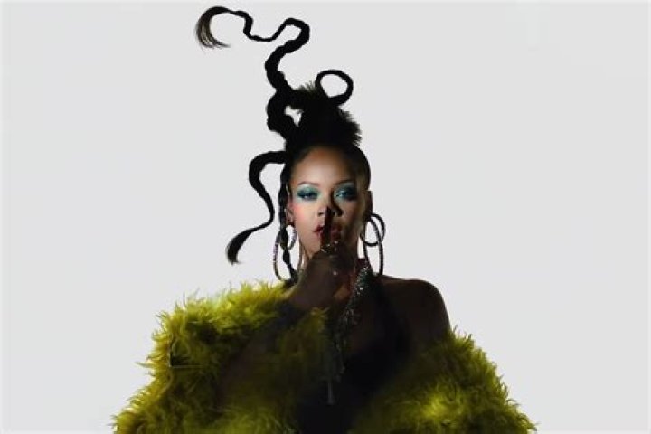 Rihanna’s Super Dramatic Black Eyeliner: Love Or Loathe — VOTE