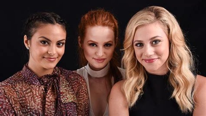 ‘Riverdale’ Cast’s Sexiest Looks – Lili Reinhart, Camila Mendes & More – Hollywood Life