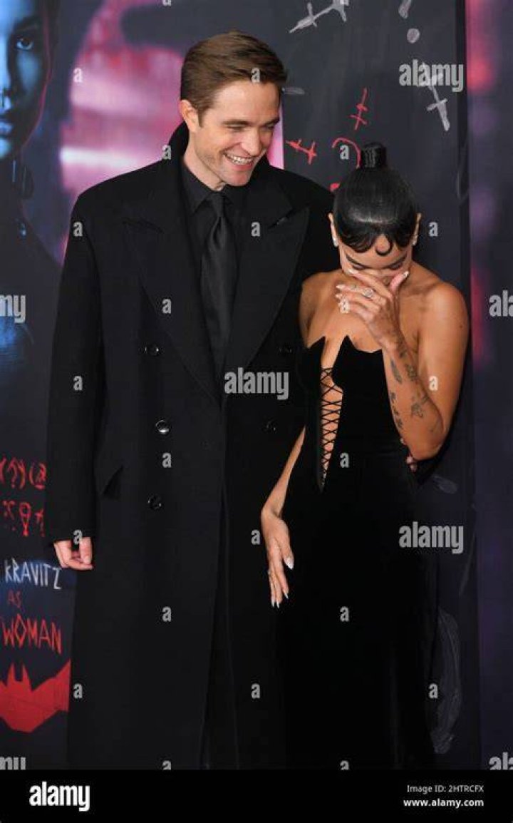 Robert Pattinson & Zoe Kravitz Pose For &lsquo;The Batman&rsquo;