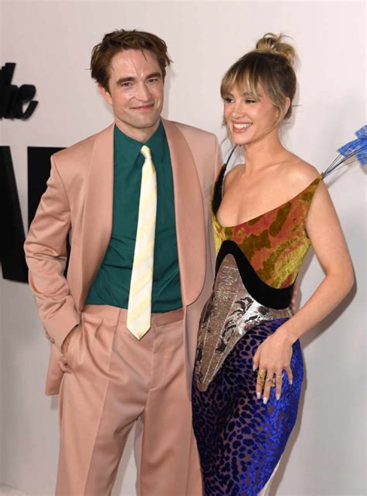 Robert Pattinson and Suki Waterhouse Engaged Amid Her Pregnancy