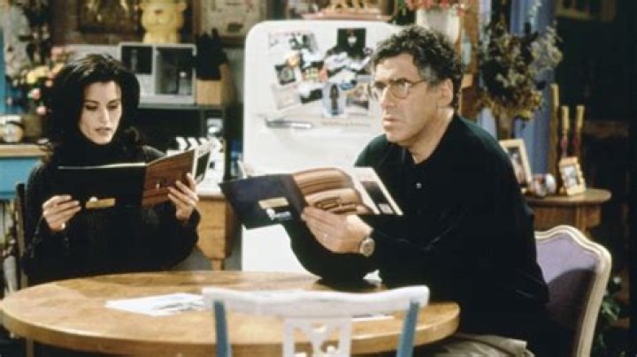 Ross & Monica’s Dad’s Stand-In Shown In Scene – Hollywood Life