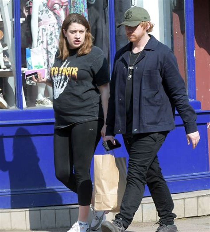 Rupert Grint’s GF Sparks Pregnancy Rumors After Apparent Baby Bump – Hollywood Life