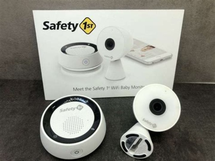 Safety 1st HD Wi-Fi Baby Monitor Camera with Sound- and Movement-Detecting Audio Unit