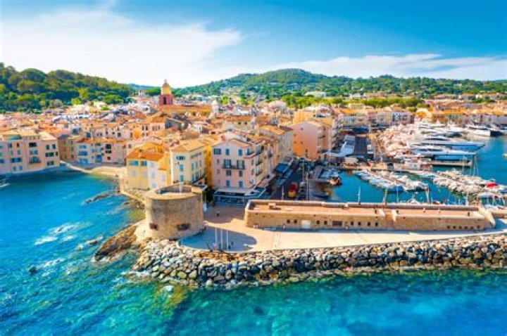 Saint-Tropez, FRANCE - *EXCLUSIVE* - Tom Brady cuddles up to his wife, Gisele Bunchchen, as the couple enjoys a romantic getaway to Saint Tropez. The Brazilian model smiled as Tom leaned in and whispered in her ear as the couple was spotted briefly over the weekend during a casual outing. The pair, who have been married for 13 years, has been enjoying some time together before Tom returns to the field again for his 23rd NFL season after initially announcing his retirement in February. The seven-time Super Bowl champion and five-time Super Bowl MVP announced roughly a month later that he'd changed his mind and would play another season with the Buccaneers. *PHOTOS SHOT ON 06/27/2022* Pictured: Gisele Bundchen, Tom Brady BACKGRID USA 29 JUNE 2022 BYLINE MUST READ: BACKGRID USA: +1 310 798 9111 / UK: +44 208 344 2007 / *UK Clients - Pictures Containing Children Please Pixelate Face Prior To Publication*