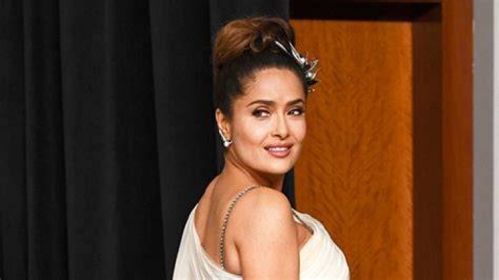 Salma Hayek Naked In Sauna: Photos – Hollywood Life