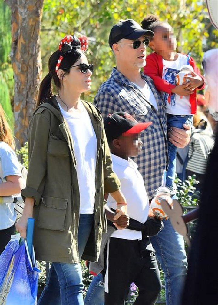 Sandra Bullock Is Focusing On Family Amid Acting Break: Report – Hollywood Life