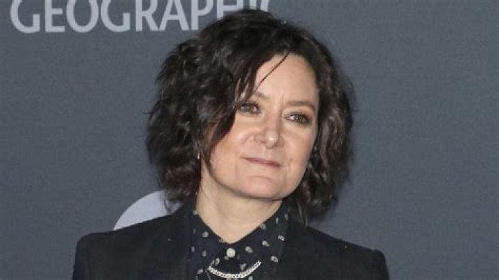 Sara Gilbert Celebrity Profile – Hollywood Life