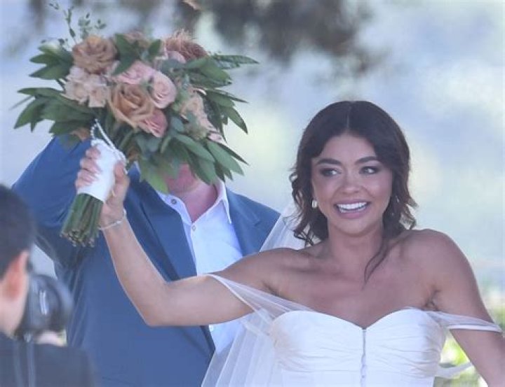 Sarah Hyland & Wells Adams: 1st Photo Of The Newlyweds Kissing At The Altar After Saying ‘I Do’