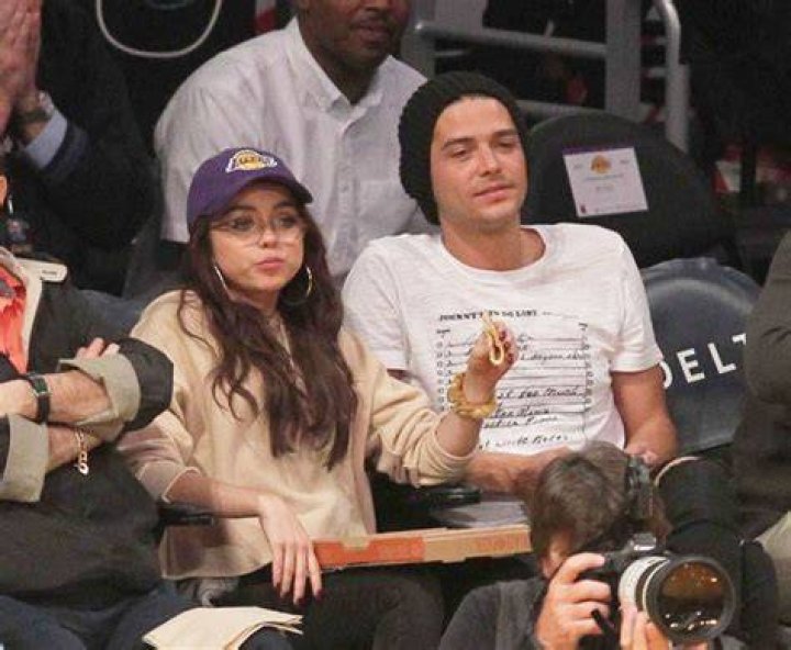 Sarah Hyland & Wells Adams: A Timeline Of Their Love: Pics