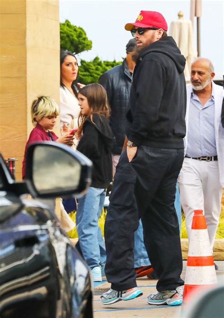 Scott Disick Celebrates Father’s Day 2023 With His 3 Kids: Photos – Hollywood Life
