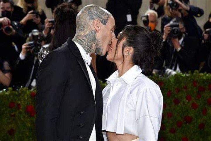 Scott Disick Kissing Kourtney Kardashian