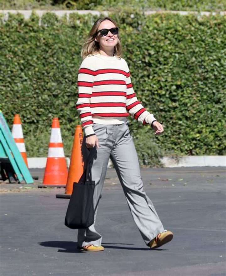 See Actresses’ Street Style – Hollywood Life