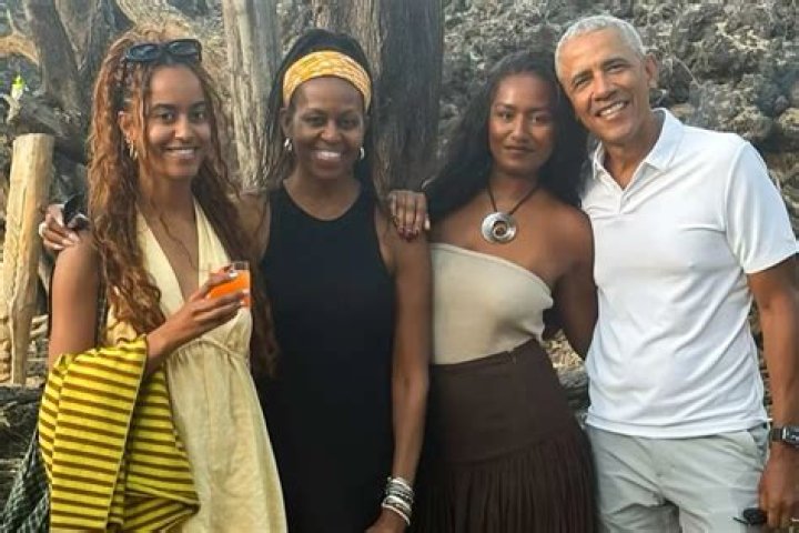 See Barack’s Daughter In Her Restaurant Uniform – Hollywood Life
