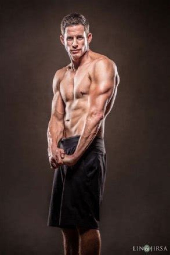 See Him Flex His Muscles – Hollywood Life