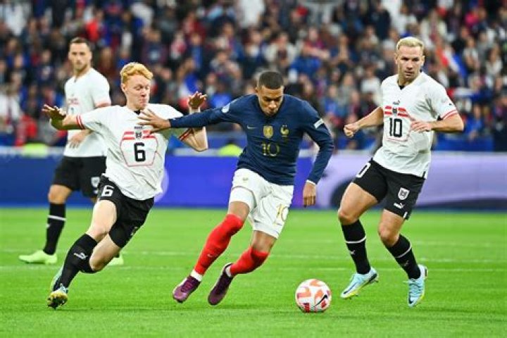 See Photos Of The Soccer Player – Hollywood Life