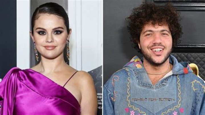 Selena Gomez & BF Benny Blanco Cuddle in Front of Ocean in New Photo – Hollywood Life