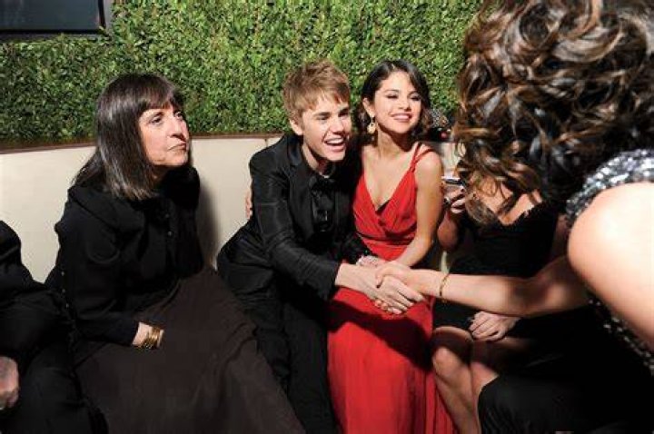 Selena Gomez Distancing Herself Justin Bieber