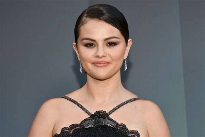Selena Gomez For &lsquo;Harper&rsquo;s Bazaar&rsquo;s March 2018 Issue