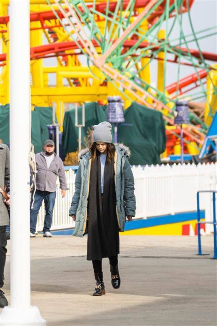 Selena Gomez In Coney Island