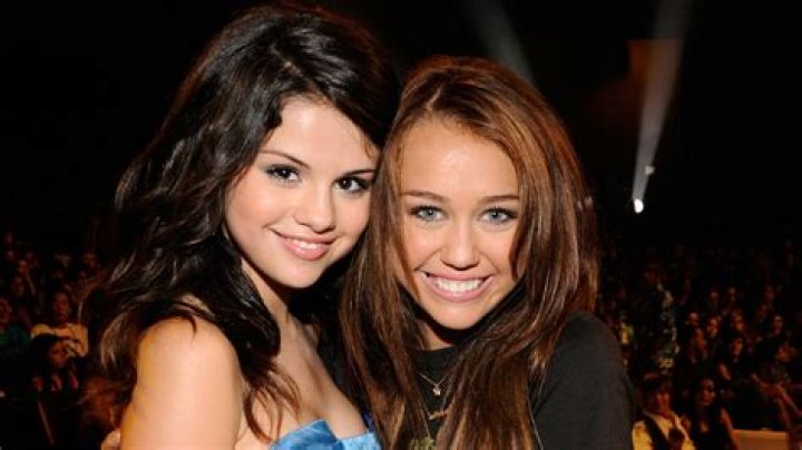 Selena Gomez, Miley Cyrus