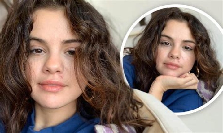 Selena Gomez Rocks Natural Curly Hair Rocking Rare Beauty Look: Pics – Hollywood Life
