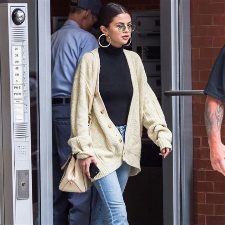Selena Gomez’s Fall 2017 Style — See Her Casual Outfits