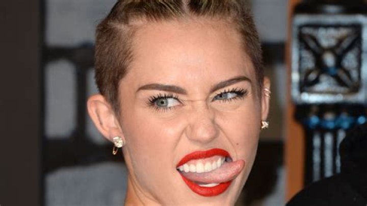 Selena Gomez Shocked By Miley Cyrus’ Halloween Costume: It’s ‘Disrespectful’
