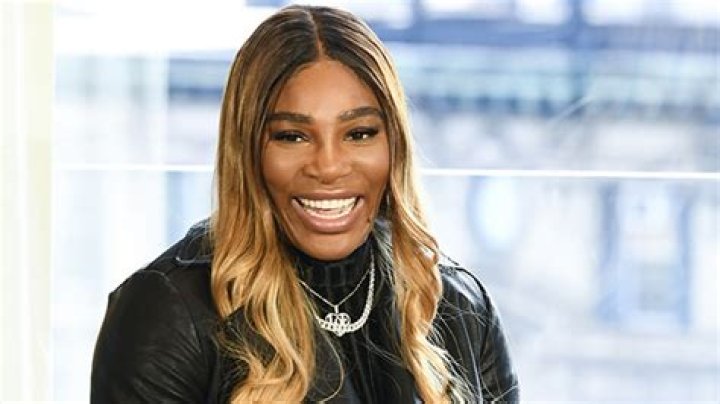 Serena Williams Suffers Wardrobe Malfunction As Snow White: Watch – Hollywood Life