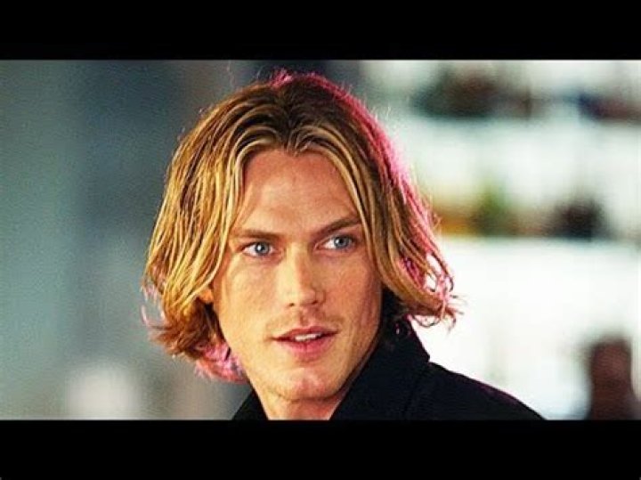 ‘Sex & The City’ Hunk Jason Lewis Looks Unrecognizable With Quarantine Mustache